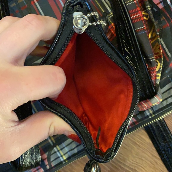 LIKE NEW! Coach Poppy bag with matching wristlet - Picture 9 of 12